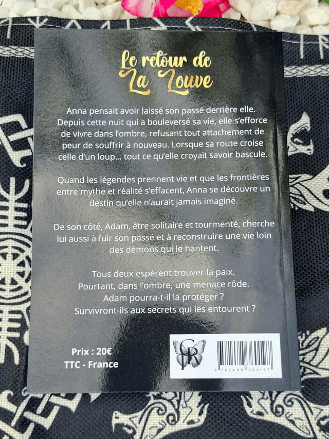 Le retour de la louve : romance fantastique entre légendes, passion et loups-garous